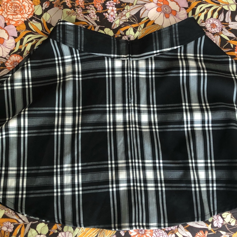 Black and White Plaid Circle Skirt - Picture 6 of 7